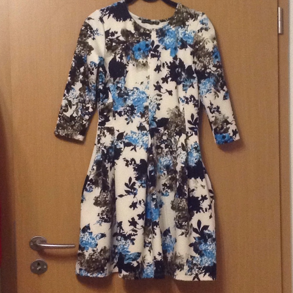 Floral Dress w/ Pockets